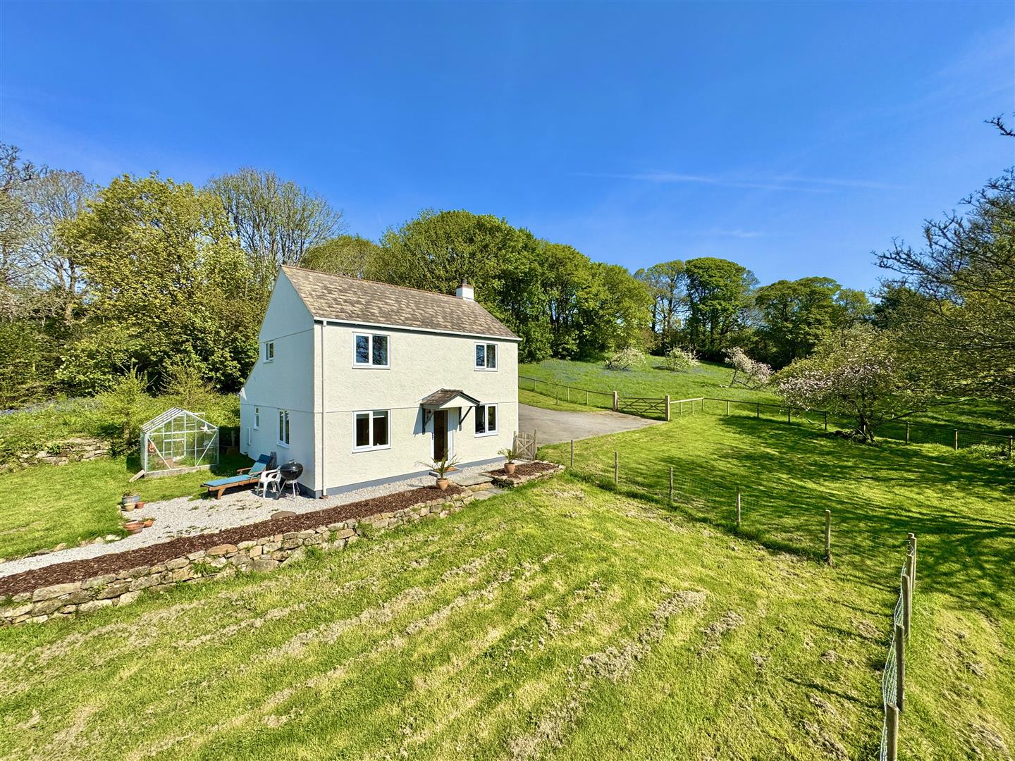 2 bed property in Sunny Corner, Truro